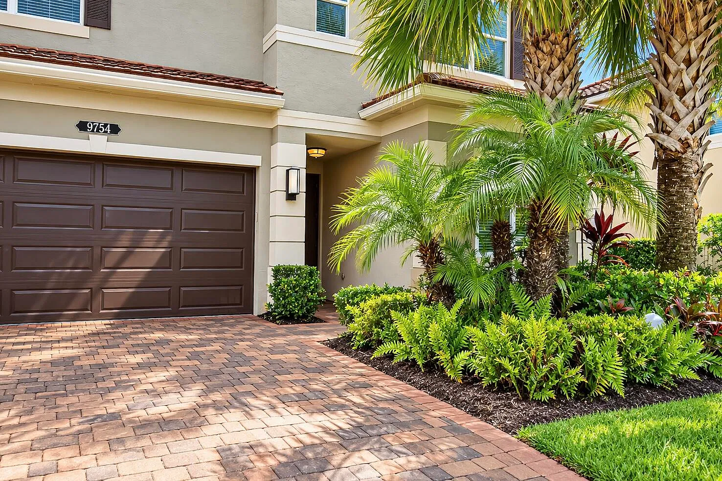 4 bed, 3.0 bath, 2741 sqft, $7,950 — Photo 4