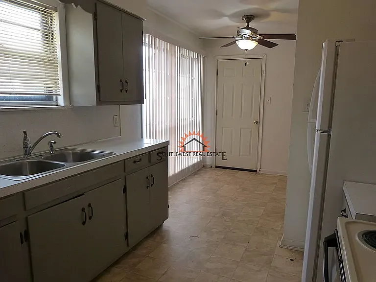 3 bed, 1053 sqft, $1,100 — Photo 3