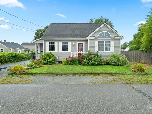10 4th St, Swansea, MA 02777