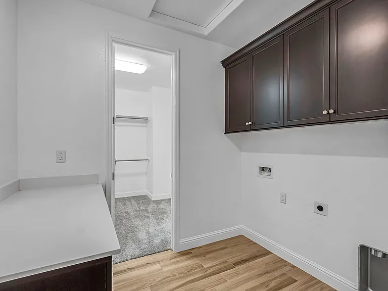1683 N Ryan Ave — Photo 25