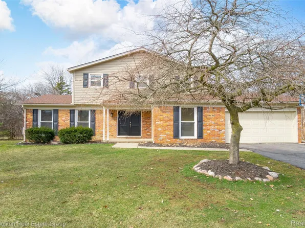 6364 Pinecroft Dr, West Bloomfield, MI 48322