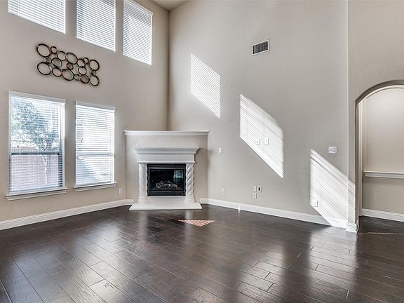 2nd image of 2424 Fountain Dr