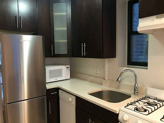 2nd image of 411 E 9th St APT 5