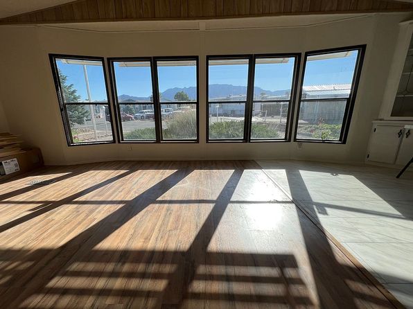 7118 Remington Dr NE