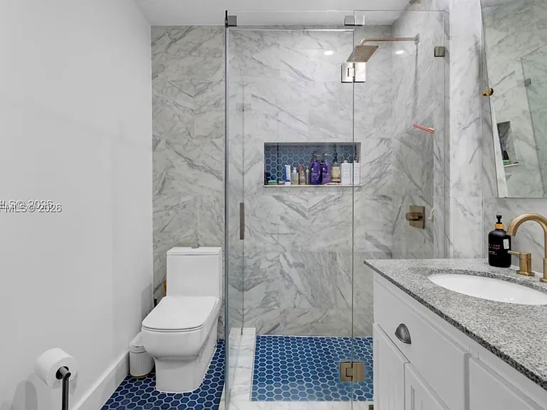 375 SW 32nd Rd — Photo 3