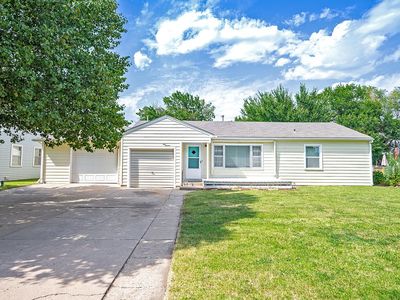 1016 E 12th Ave, Hutchinson, KS, 67501