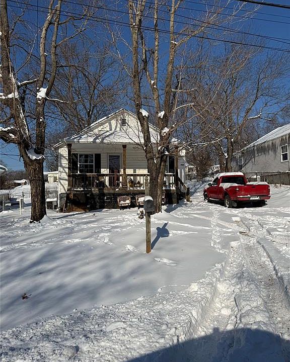 1st image of 704 Towle St