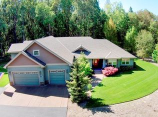 275 Red Rock Ln, Grants Pass, OR 97527