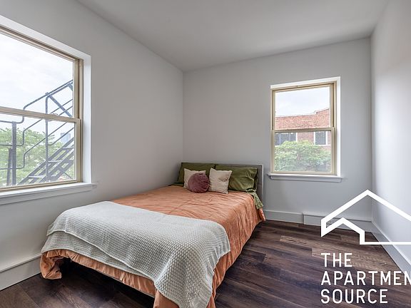 5th image of 1557 W Hollywood Ave #401