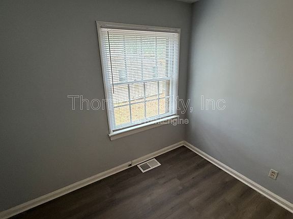 5th image of 1416 Rosewood Ave