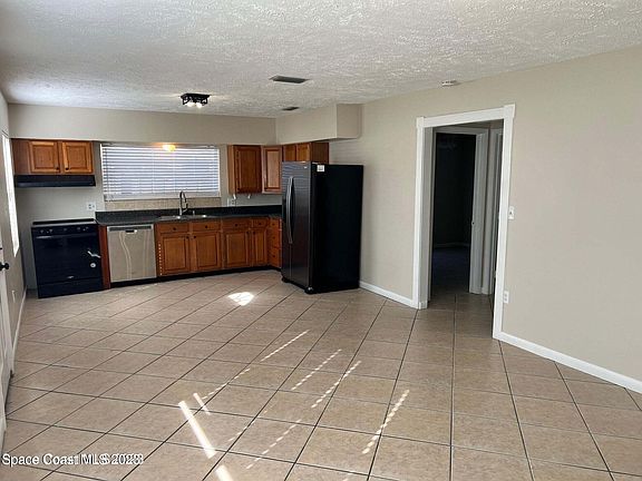 5th image of 4485 Coquina Ave