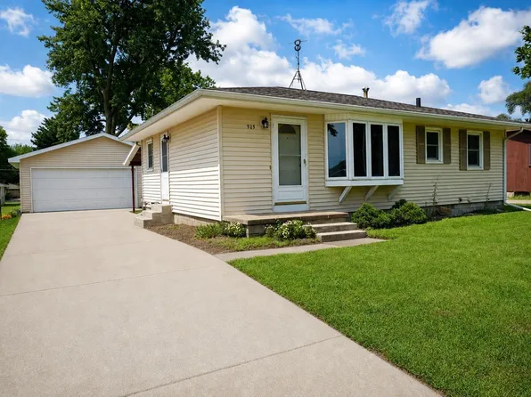 525 Helmet Ave, Waterloo, IA 50703