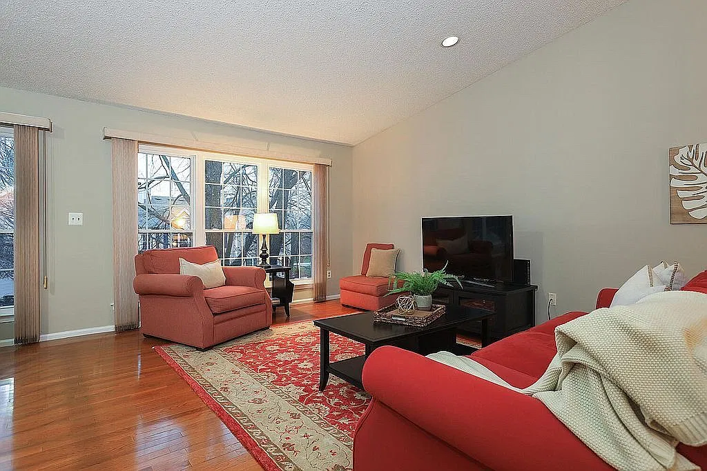 86 Edward Dr — Photo 1