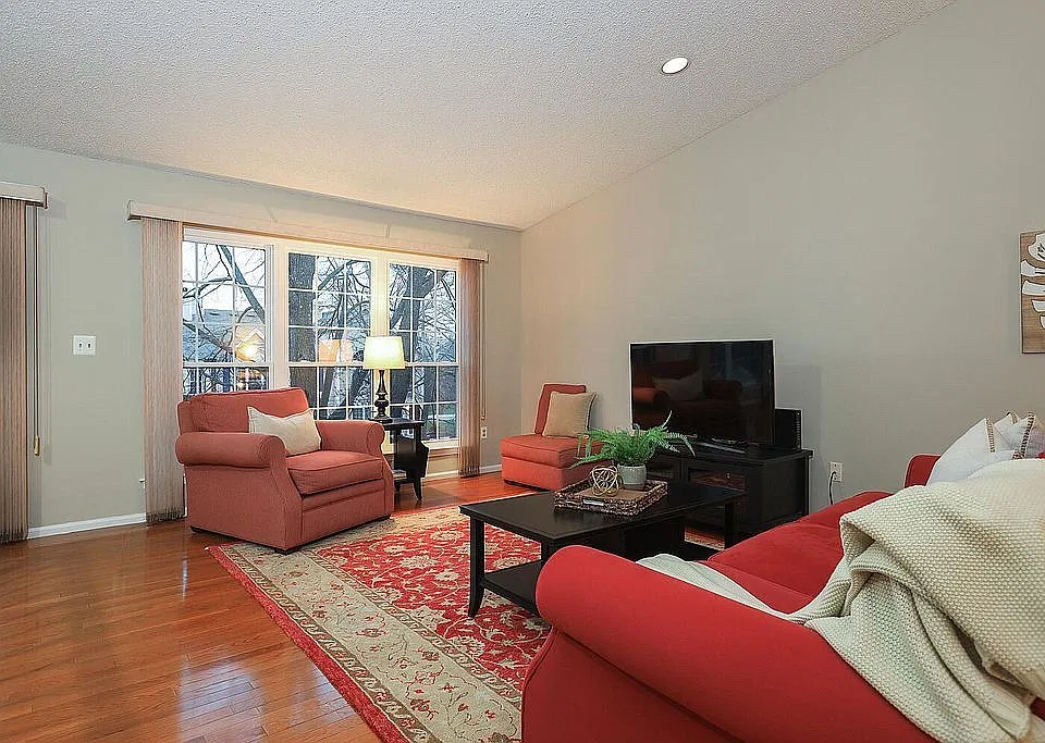 86 Edward Dr