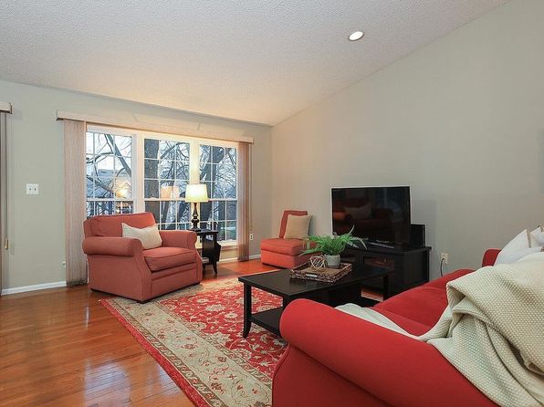86 Edward Dr