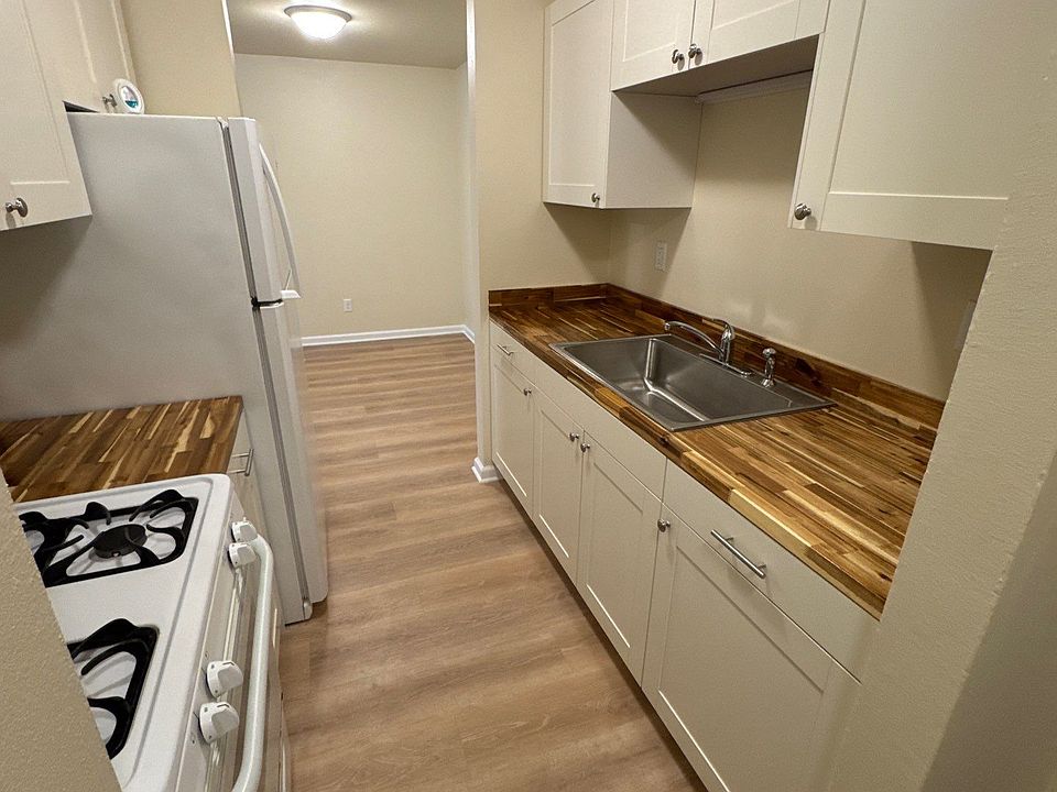 1st image of 630 S Hawley Rd #4da66b00f