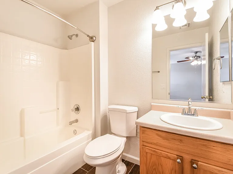 1006 S Clancy Cir — Photo 12