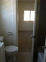4th image of 736 N Farris Ave
