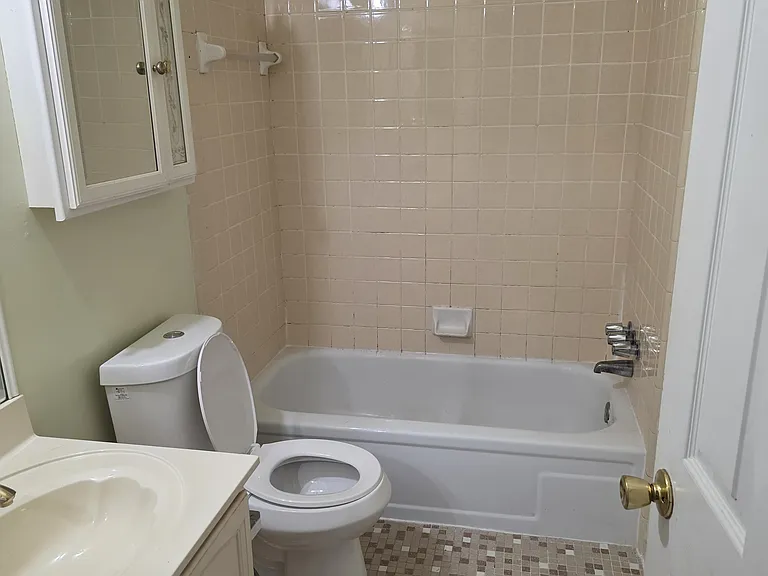 941 Princess Dr — Photo 9