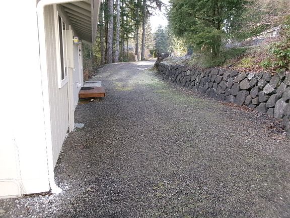 driveway to Jolly Roger Lane looking south