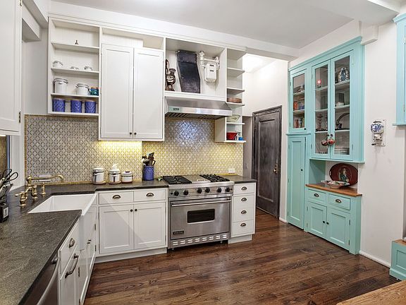 5th image of 302 W 86th St APT 4A