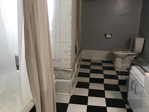 3rd image of 305 W York St #Lvl