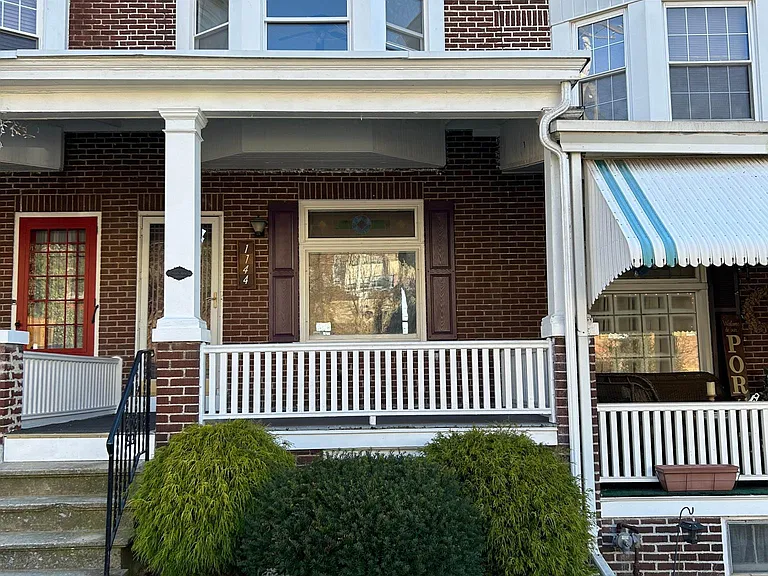 1744 W Union St — Photo 1