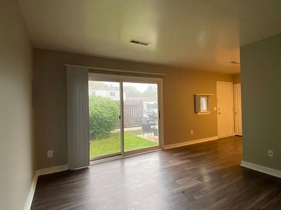3rd image of 3066 Chelsea Cir