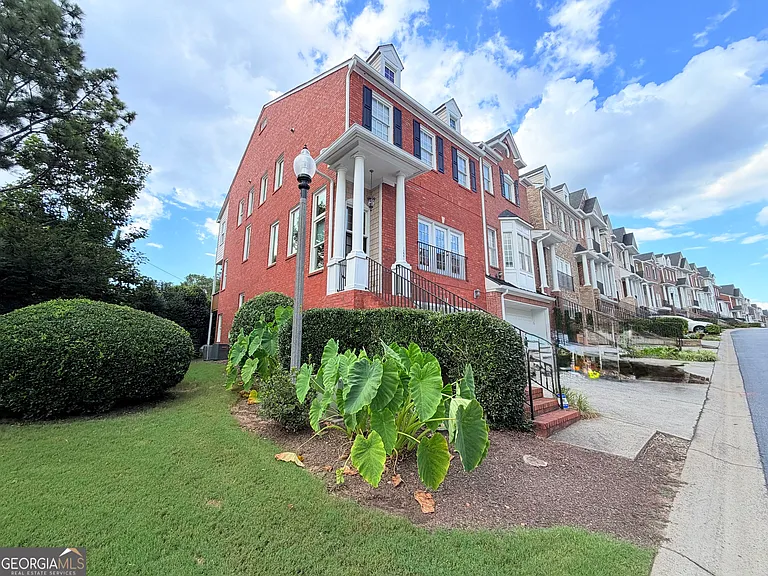 1221 Creekside Pl SE — Photo 2