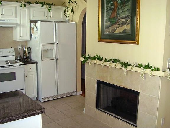 2-WAY FIREPLACE IN KITCEHN