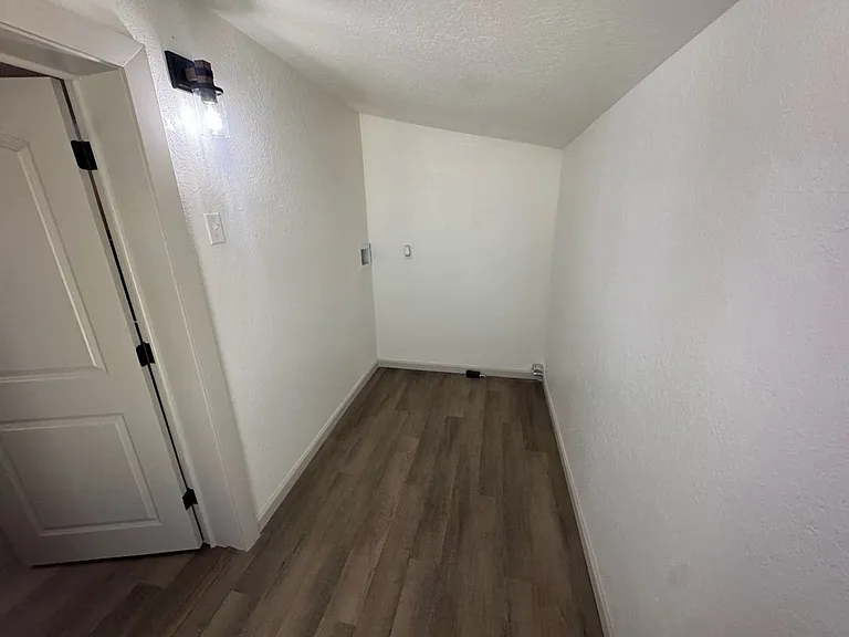 143 Massey St — Photo 12