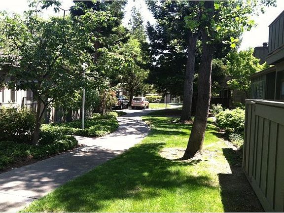 4th image of 203 Charter Oaks Cir