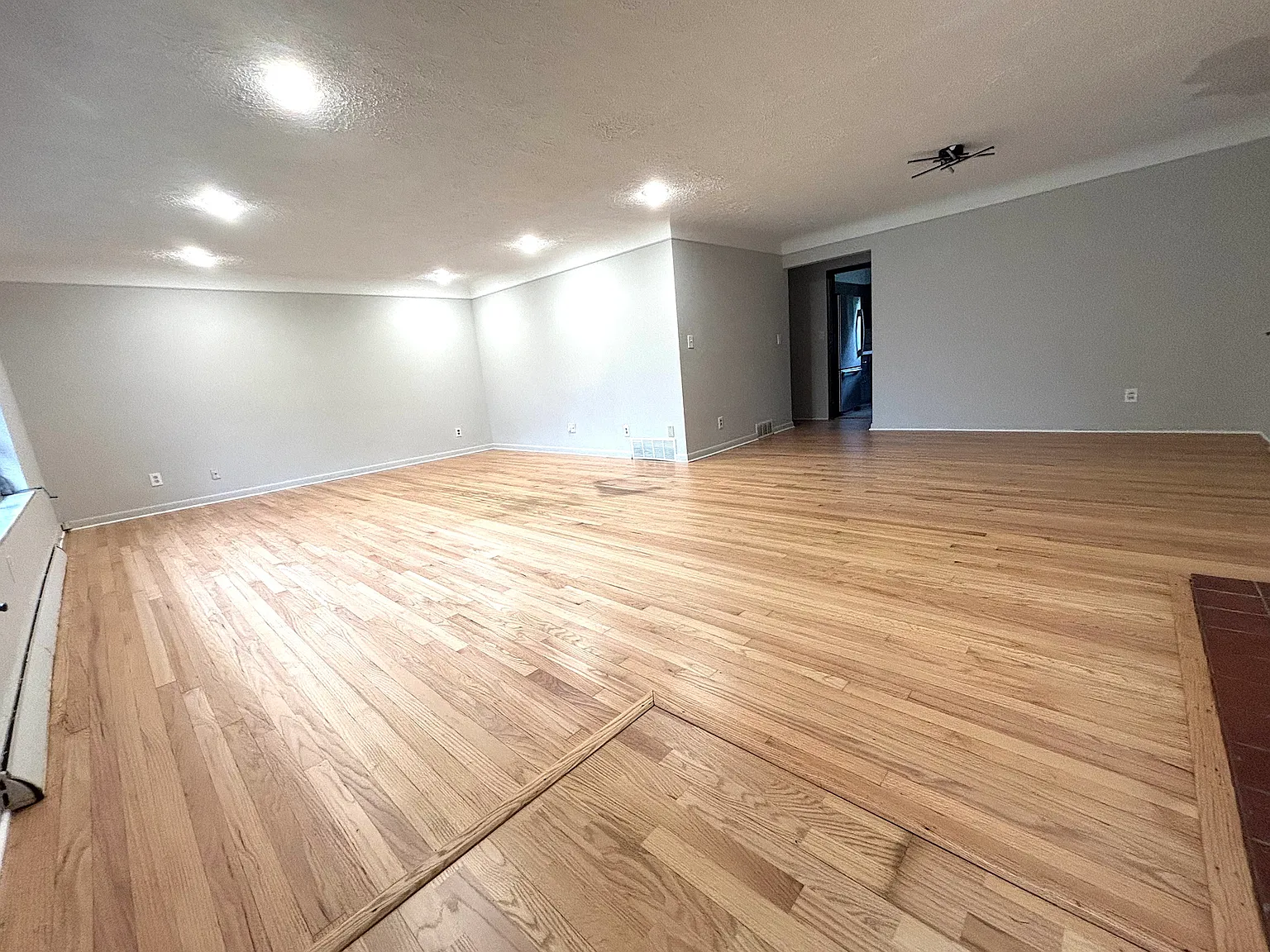 2 bed, 1353 sqft, $2,400 — Photo 3