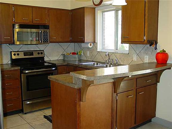 4th image of 2468 Manchester Dr
