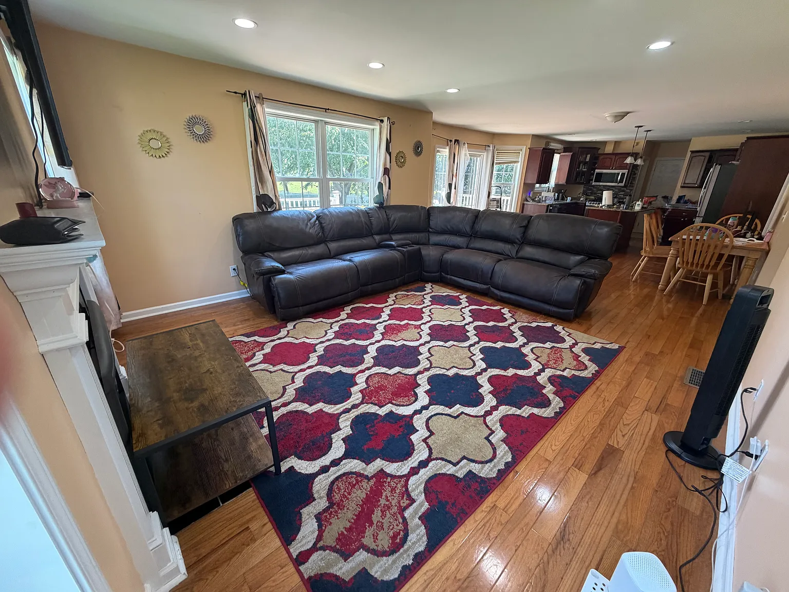 3 bed, 2792 sqft, $4,300 — Photo 3