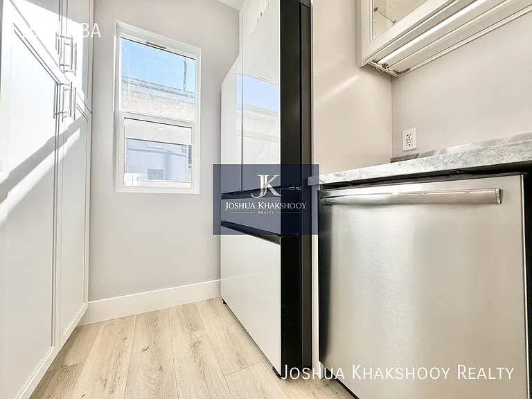 604 N Flores St #5 — Photo 4