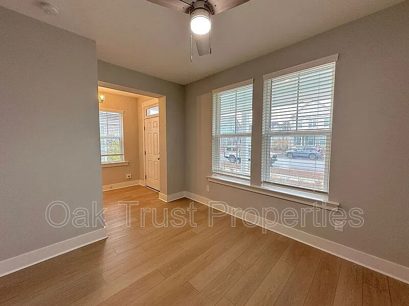 3 bed, 2.5 bath, 1800 sqft, $2,650 — Photo 3