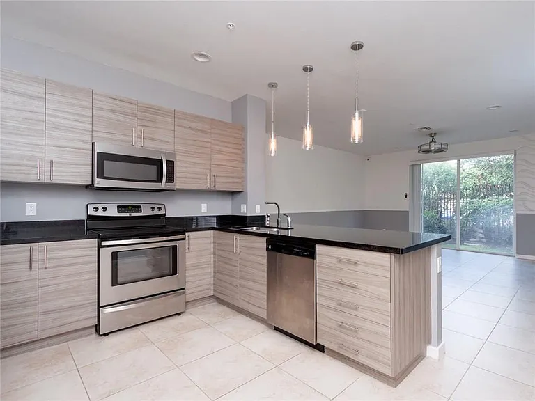 27XX Miramar Blvd — Photo 6