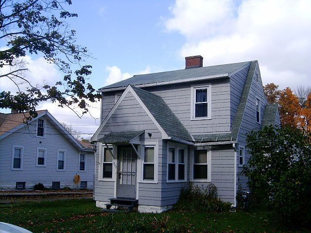 1st image of 998 2nd St