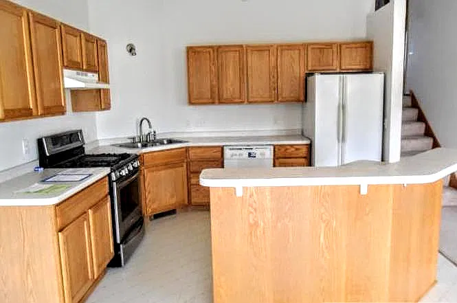 3 bed, 1650 sqft, $2,100 — Photo 4
