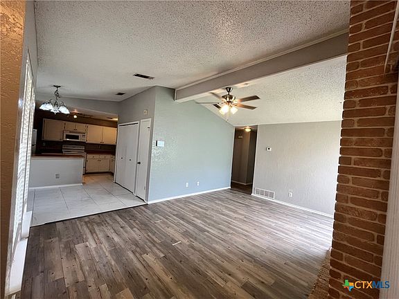 2nd image of 2202 Cimmaron Dr