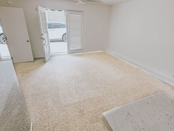3rd image of 835 Westmount Dr #1/2