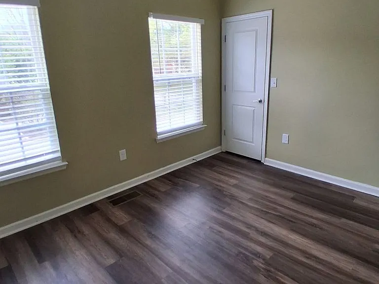 156 Silver St — Photo 10