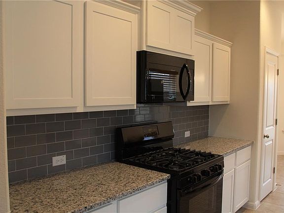 4th image of 8025 Bassano Dr