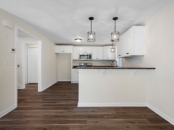4th image of 7 Snowberry Cir