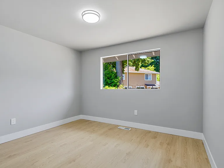 13503 NE 70th St — Photo 9
