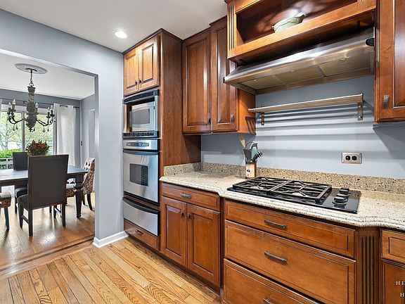 4th image of 808 Banyan Dr