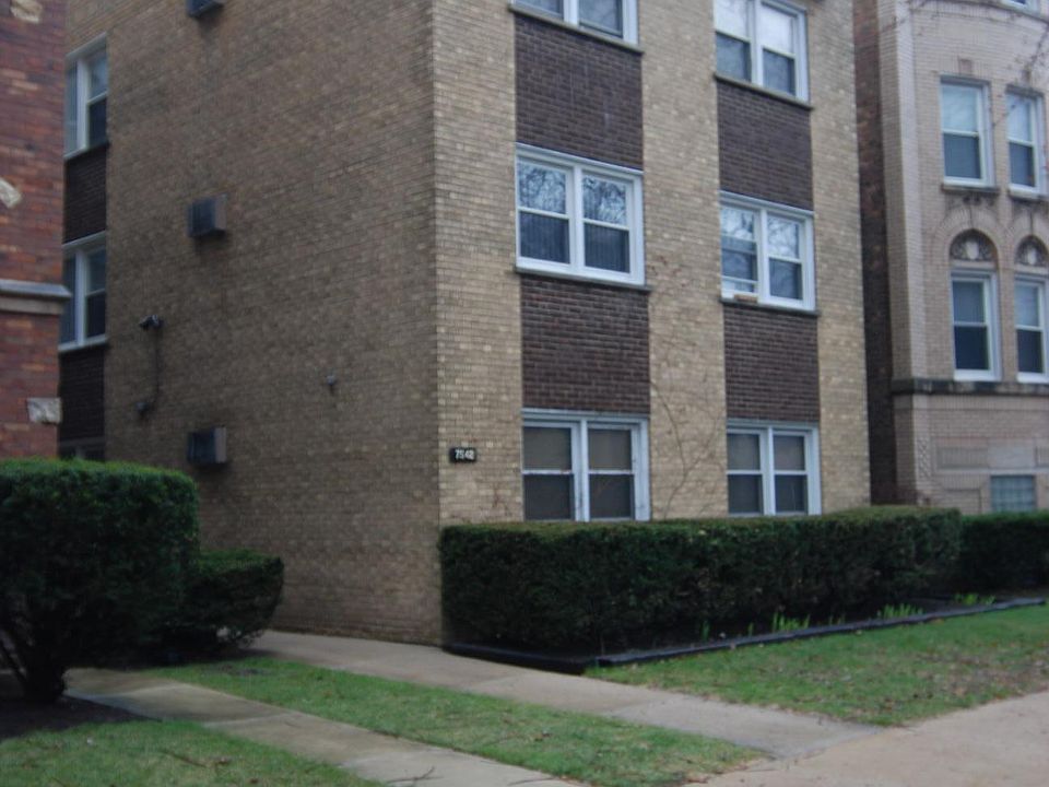 1st image of 7542 N Oakley Ave APT 2E