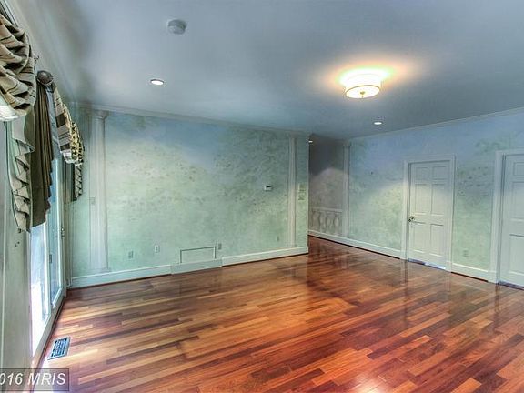 Bedroom (Master)
