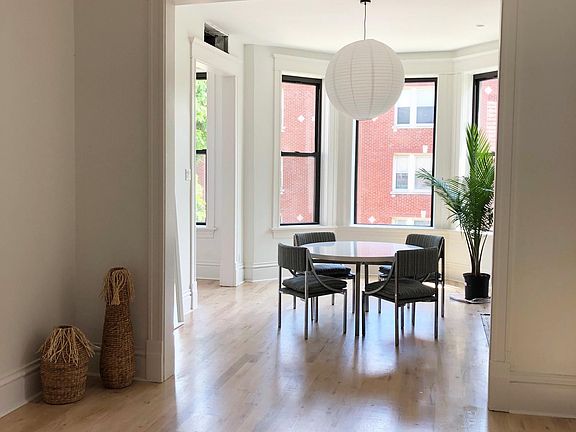 3rd image of 2654 N Burling St APT 1
